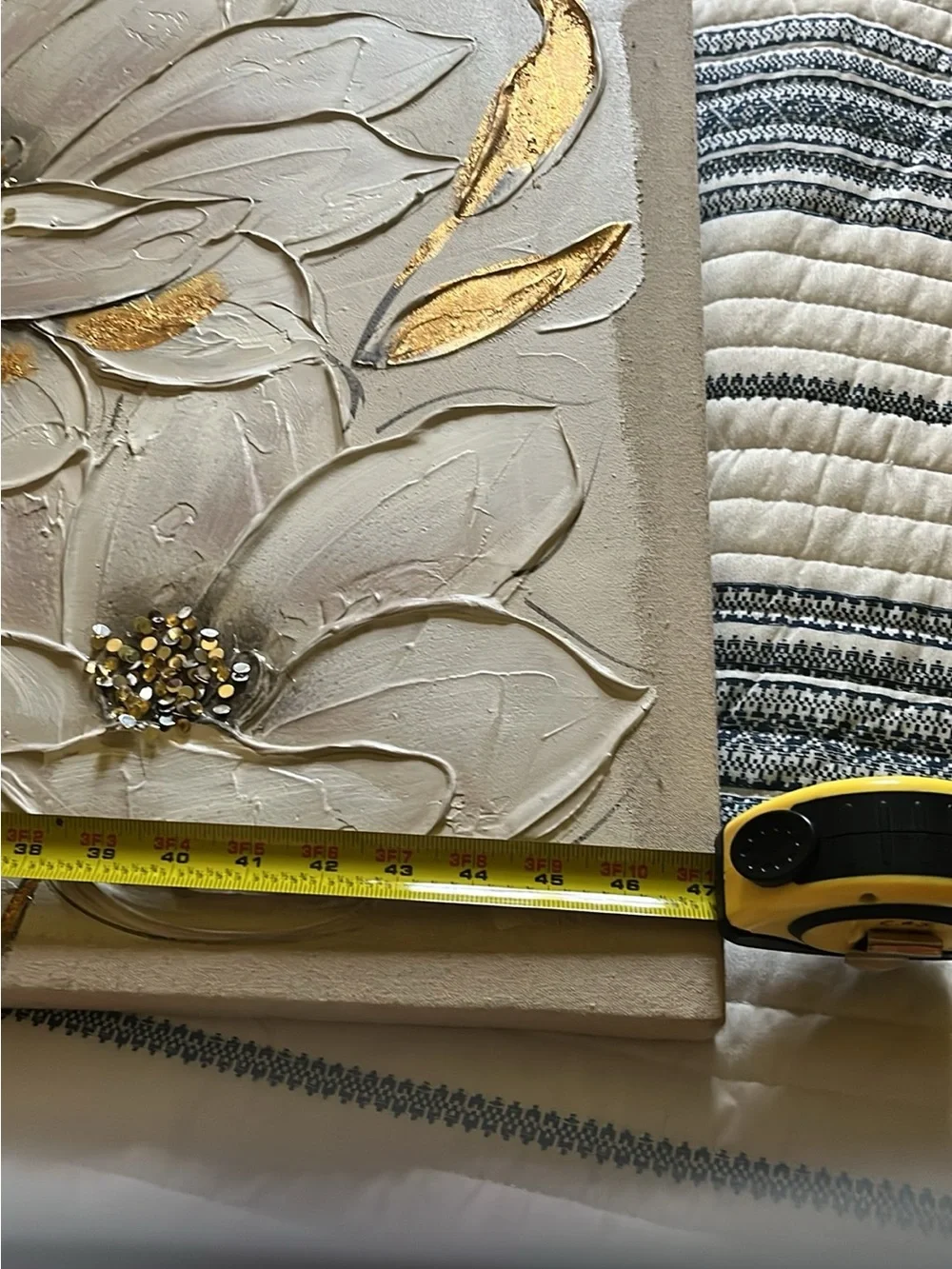 Lot of 2 wall pictures at least 2ft long